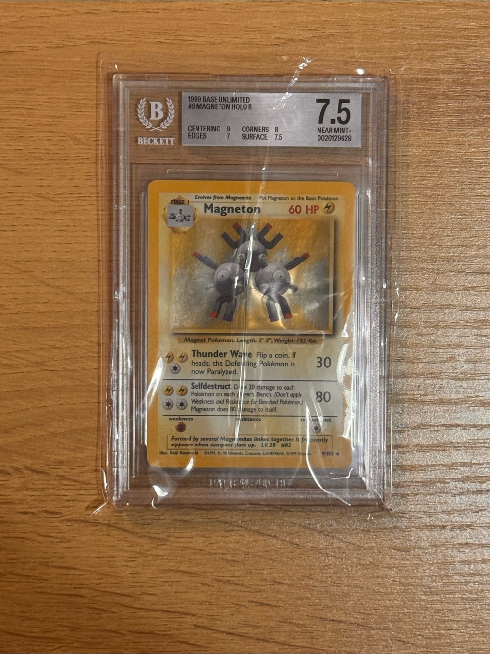 Pokemon Magneton base set Holo 7.5 Beckett Graded Card - Picture 4 of 5